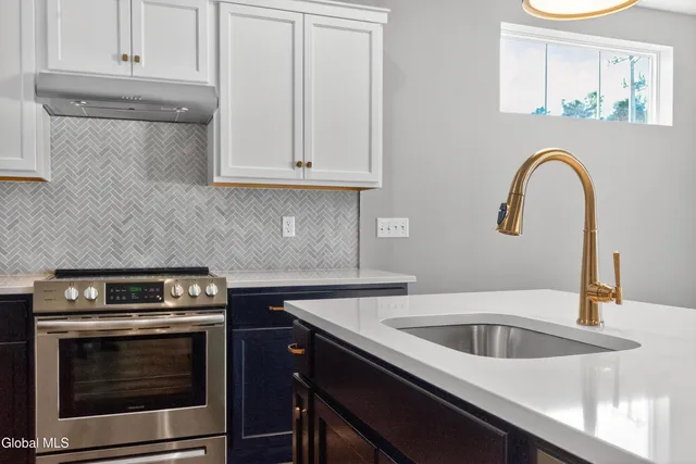 $529,900 | 1 B Cloverleaf Court, East Greenbush, NY 12144