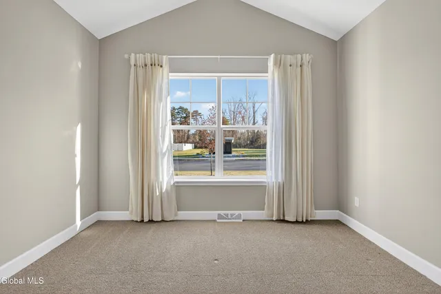 $529,900 | 1 B Cloverleaf Court, East Greenbush, NY 12144