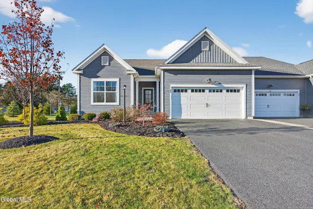 $529,900 | 1 B Cloverleaf Court, East Greenbush, NY 12144