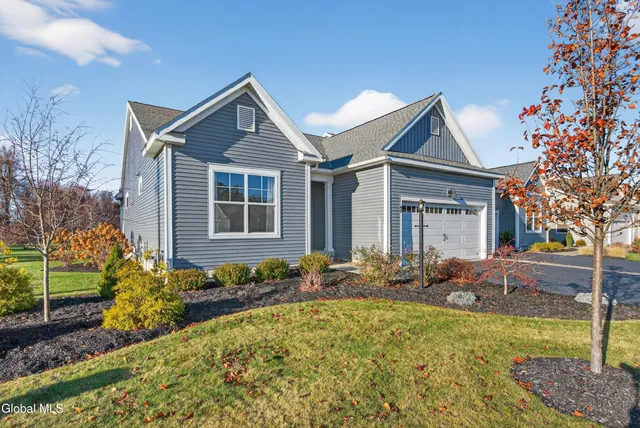 $529,900 | 1 B Cloverleaf Court, East Greenbush, NY 12144