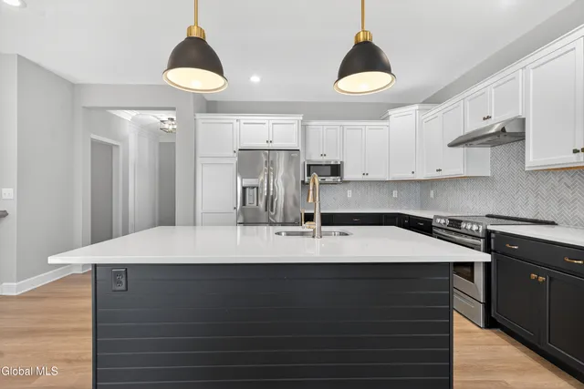 $529,900 | 1 B Cloverleaf Court, East Greenbush, NY 12144