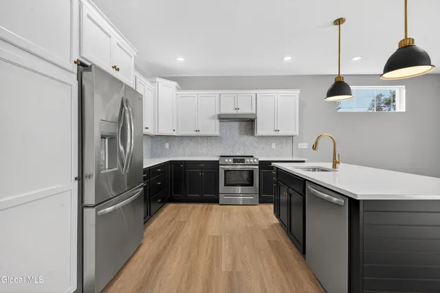 $529,900 | 1 B Cloverleaf Court, East Greenbush, NY 12144