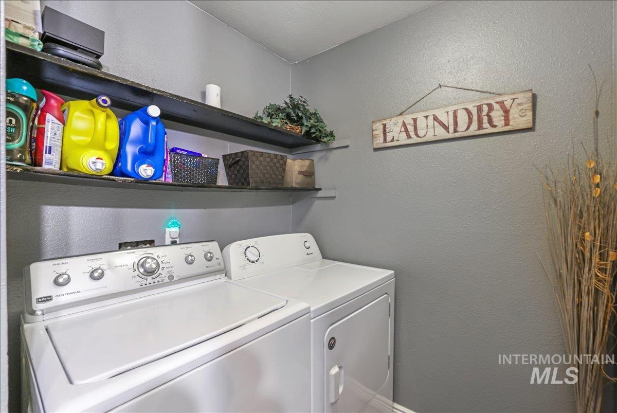 259 Pheasant Road West, Unit 2 Twin Falls, ID 83301 - Photo 17 of 31 Laundry room with a textured wall and separate washer and dryer