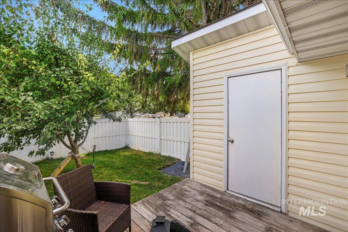 259 Pheasant Road West, Unit 2 Twin Falls, ID 83301 - Photo 25 of 31 View of outdoor structure featuring a fenced backyard
