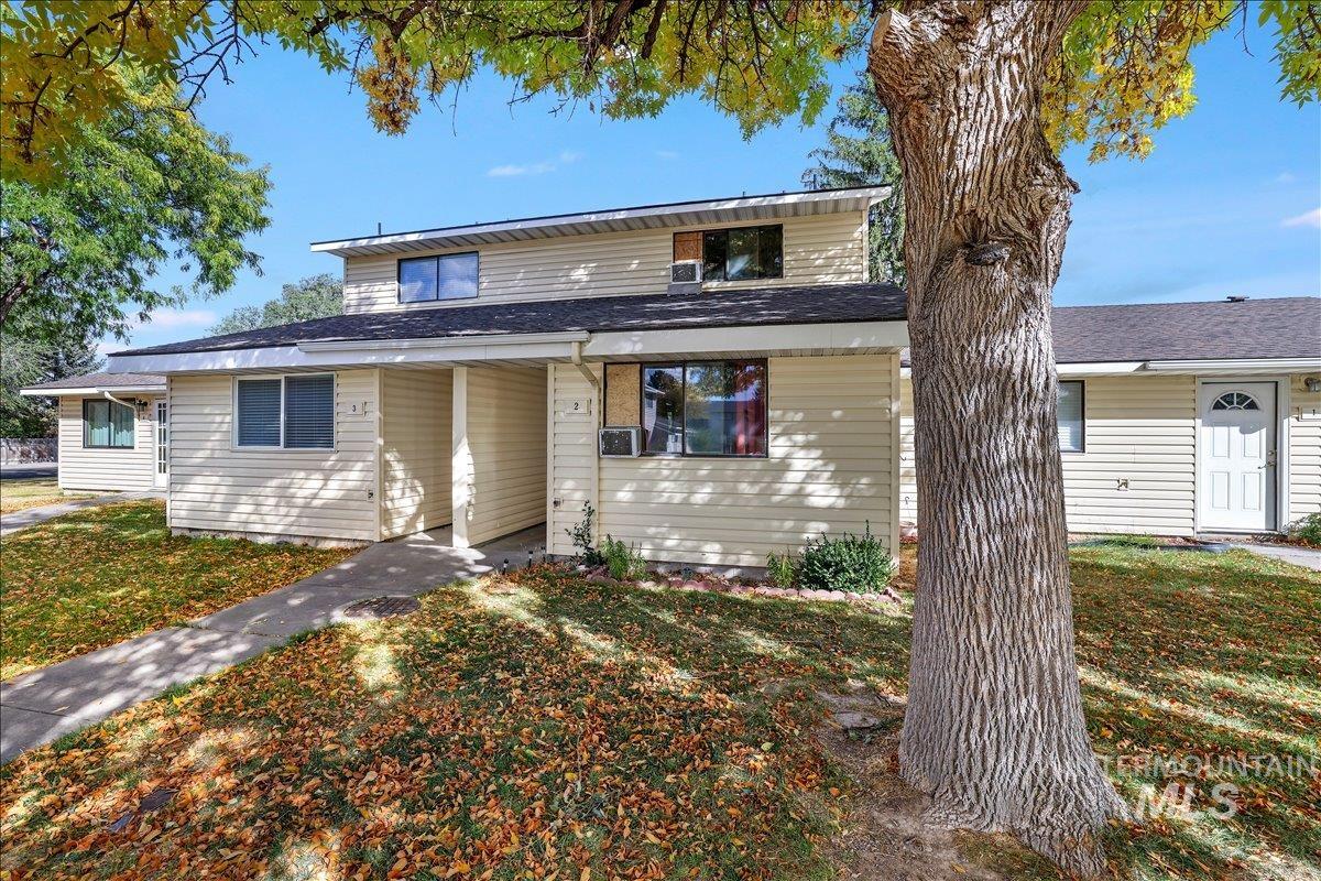 259 Pheasant Road West, Unit 2 Twin Falls, ID 83301 - Photo 31 of 31 Traditional home featuring a front yard and a shingled roof