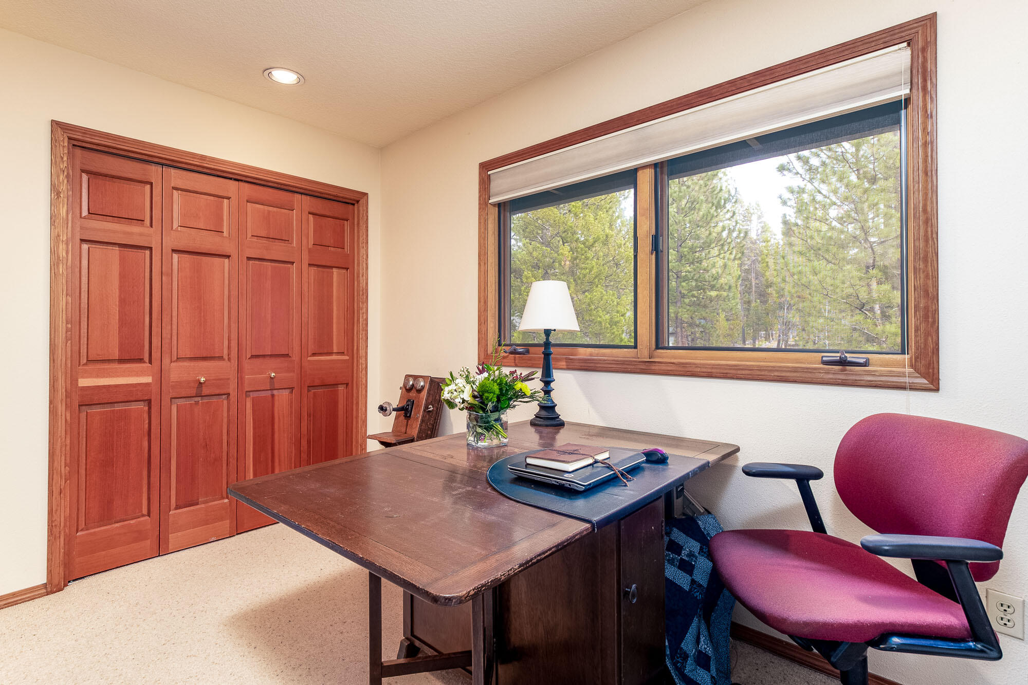 18143 Modoc Lane Sunriver, OR 97707 - Photo 16 of 28 Upstairs Bedroom