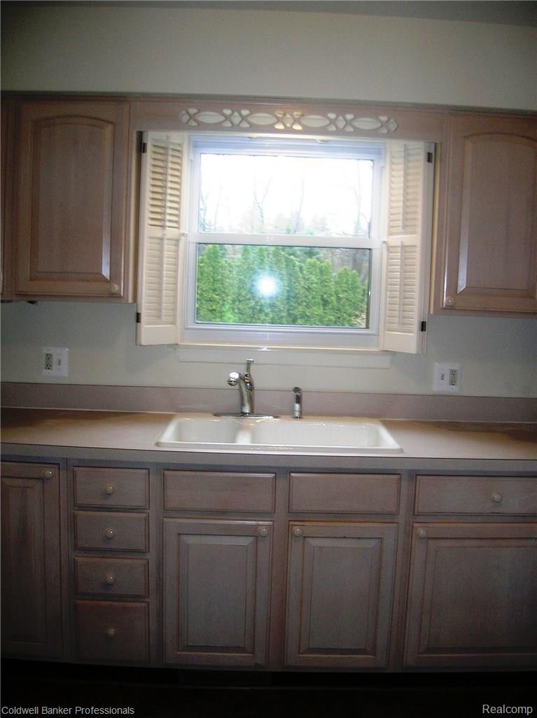 3 - Kitchen.JPG