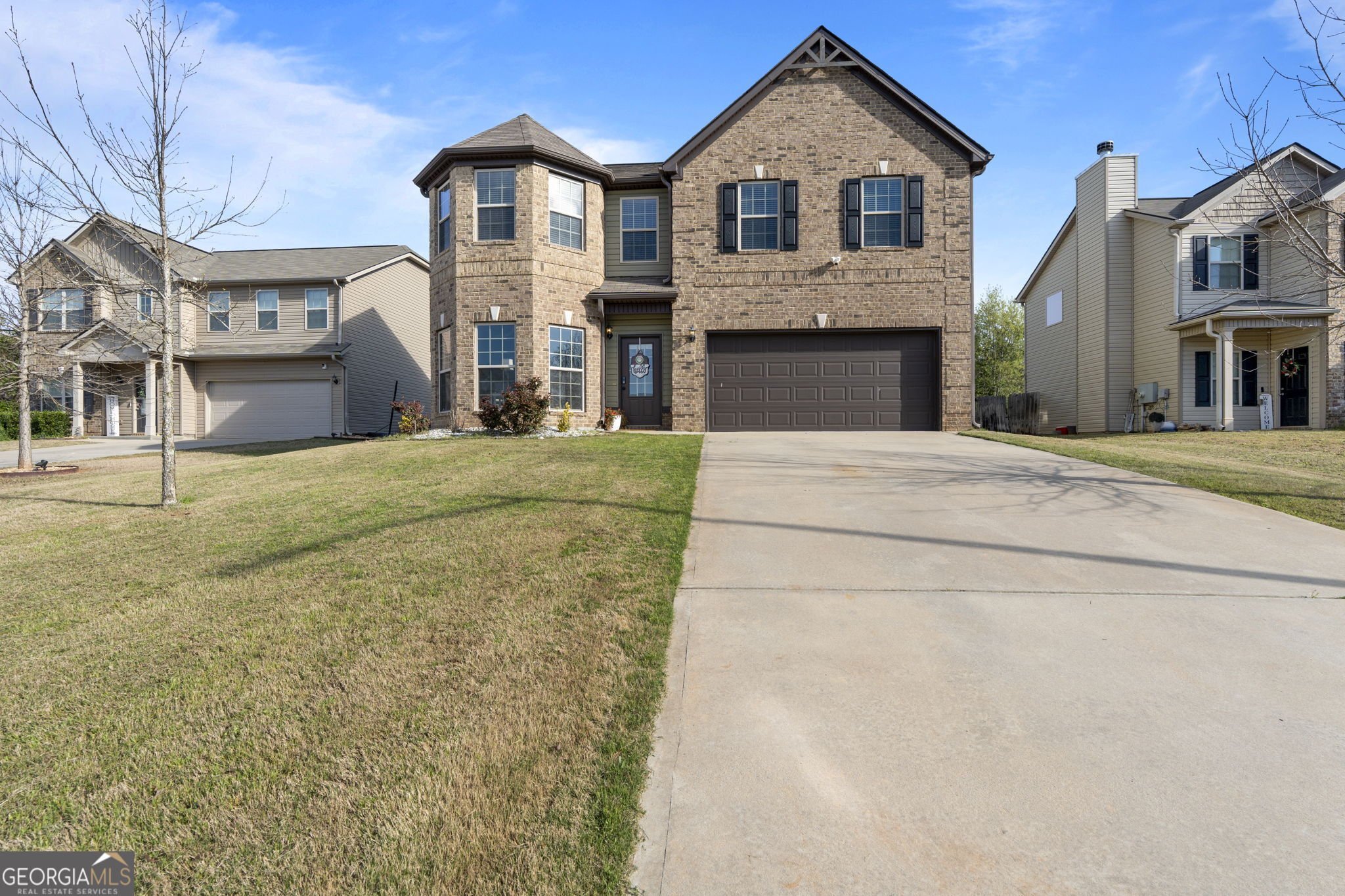 184 Amelia Drive Byron, GA 31008 - Photo 1 of 46 a front view of a house with a yard