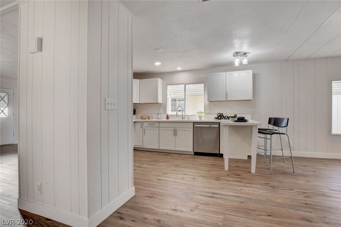 4570 Royal Ridge Way Las Vegas, NV 89103 - Photo 11 of 40 Gallery Image 11