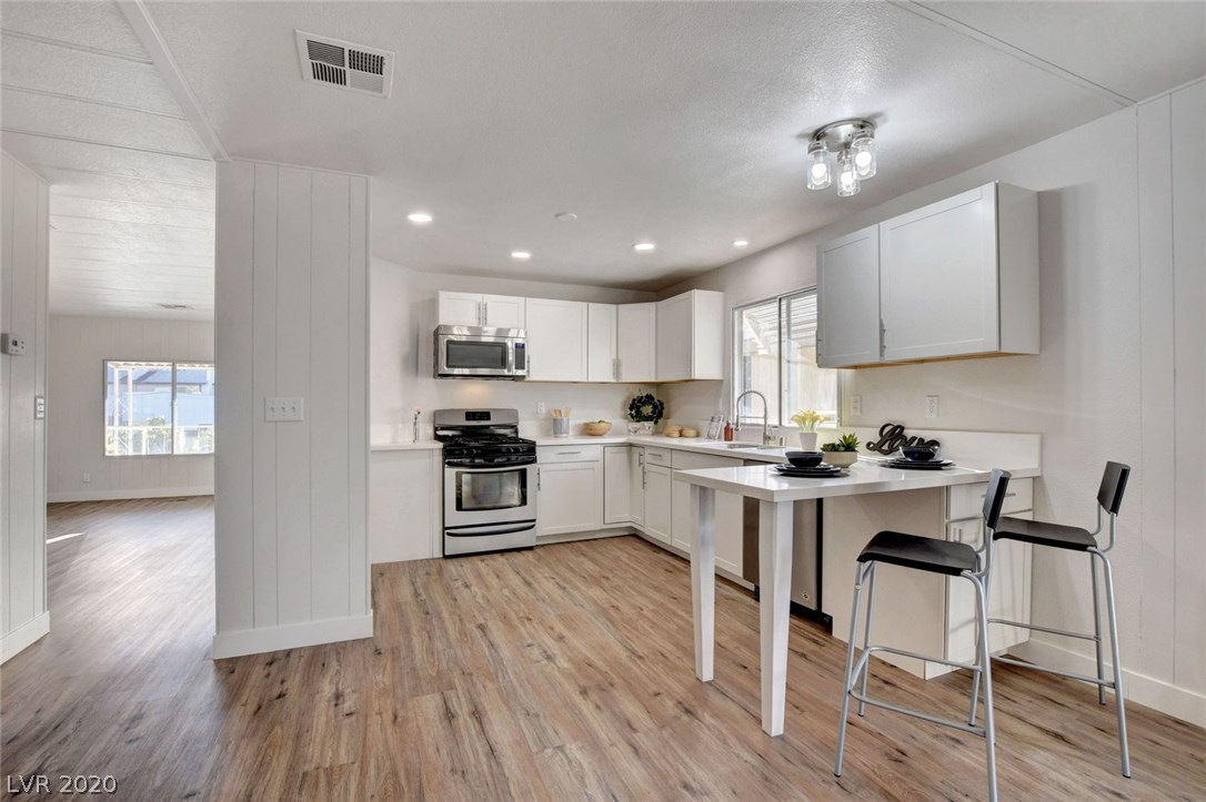 4570 Royal Ridge Way Las Vegas, NV 89103 - Photo 16 of 40 Gallery Image 16