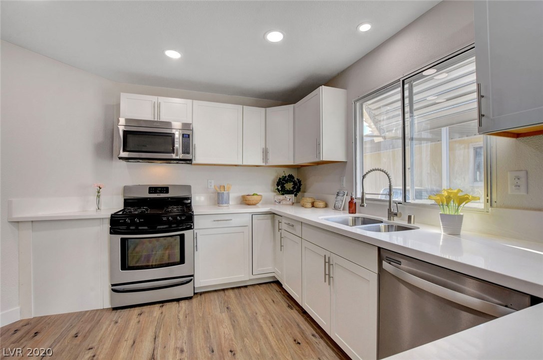 4570 Royal Ridge Way Las Vegas, NV 89103 - Photo 17 of 40 Gallery Image 17