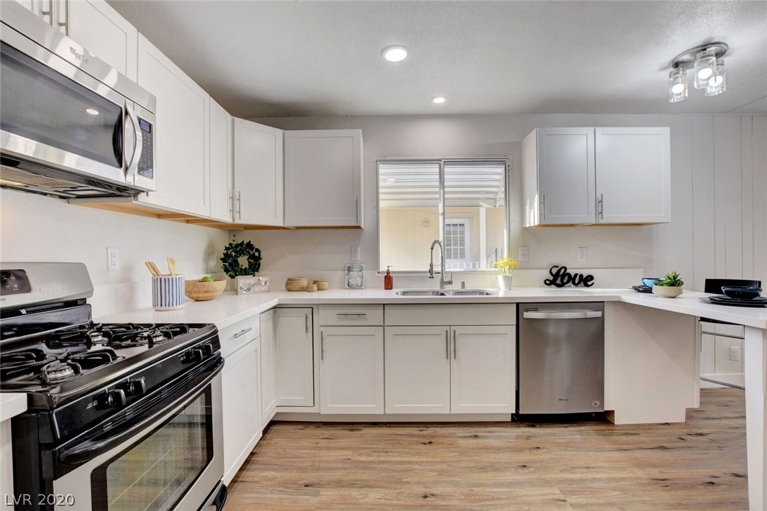 4570 Royal Ridge Way Las Vegas, NV 89103 - Photo 18 of 40 Gallery Image 18