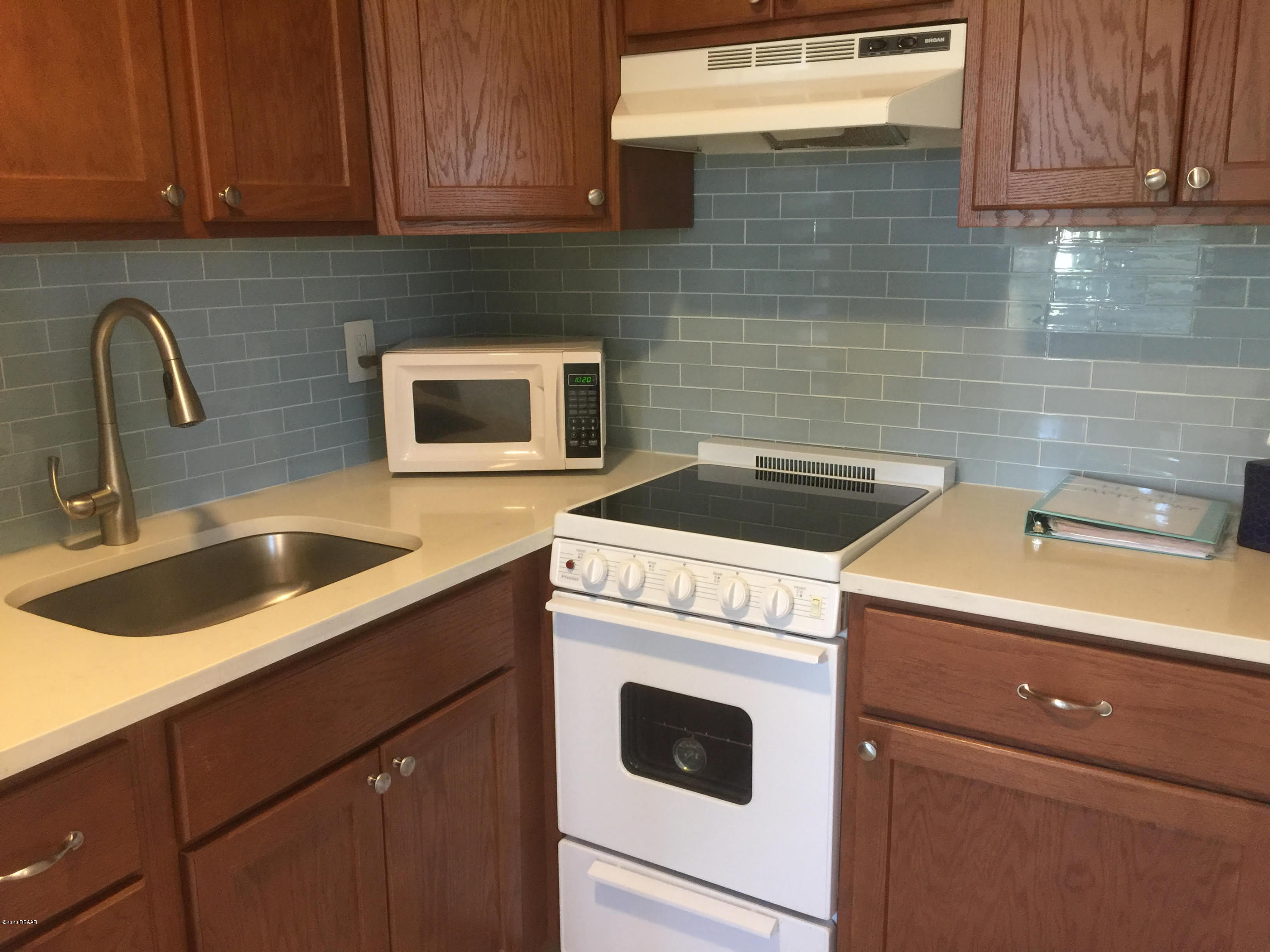 613 Robin Road, Unit B Ormond Beach, FL 32176 - Photo 3 of 26 Beautiful Backsplash