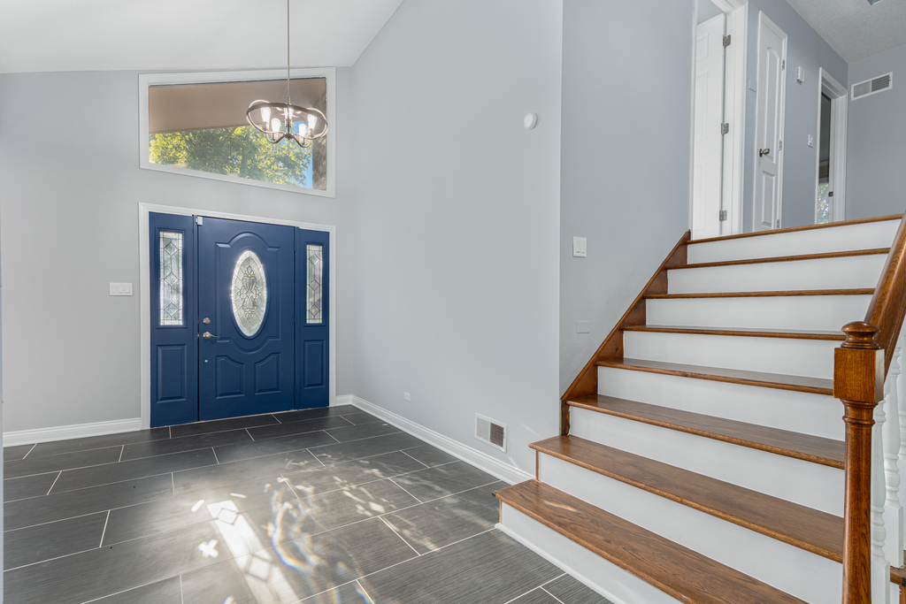 1513 Wood Street Crete, IL 60417 - Photo 8 of 35 a view of an entryway