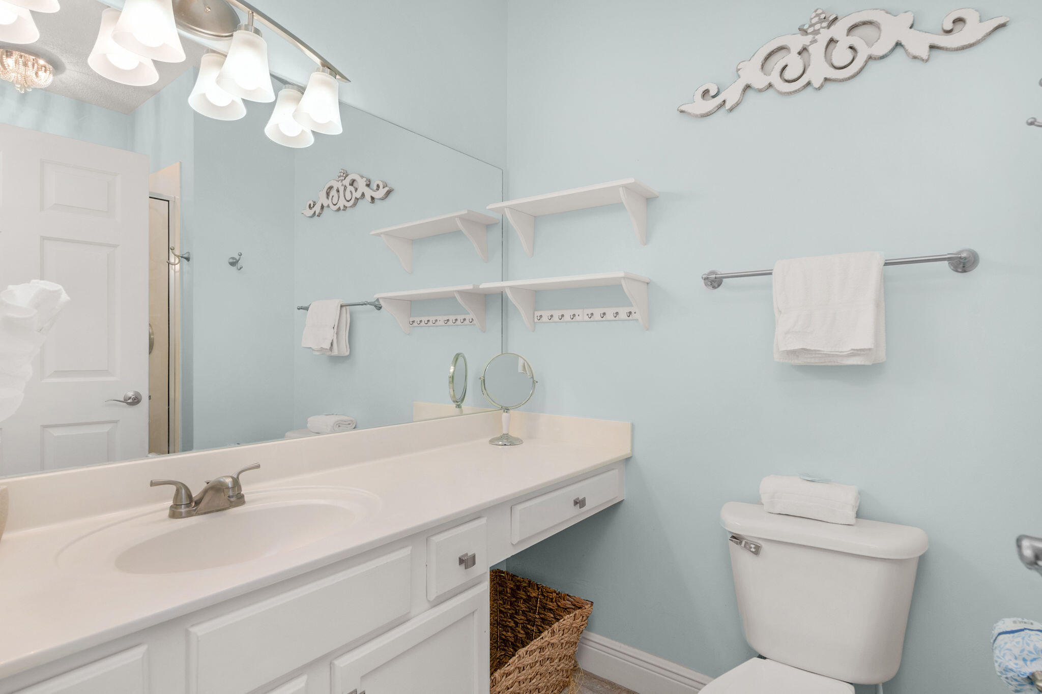 590 Santa Rosa Boulevard, Unit 613 Fort Walton Beach, FL 32548 - Photo 7 of 33 a bathroom with a sink a toilet and a mirror