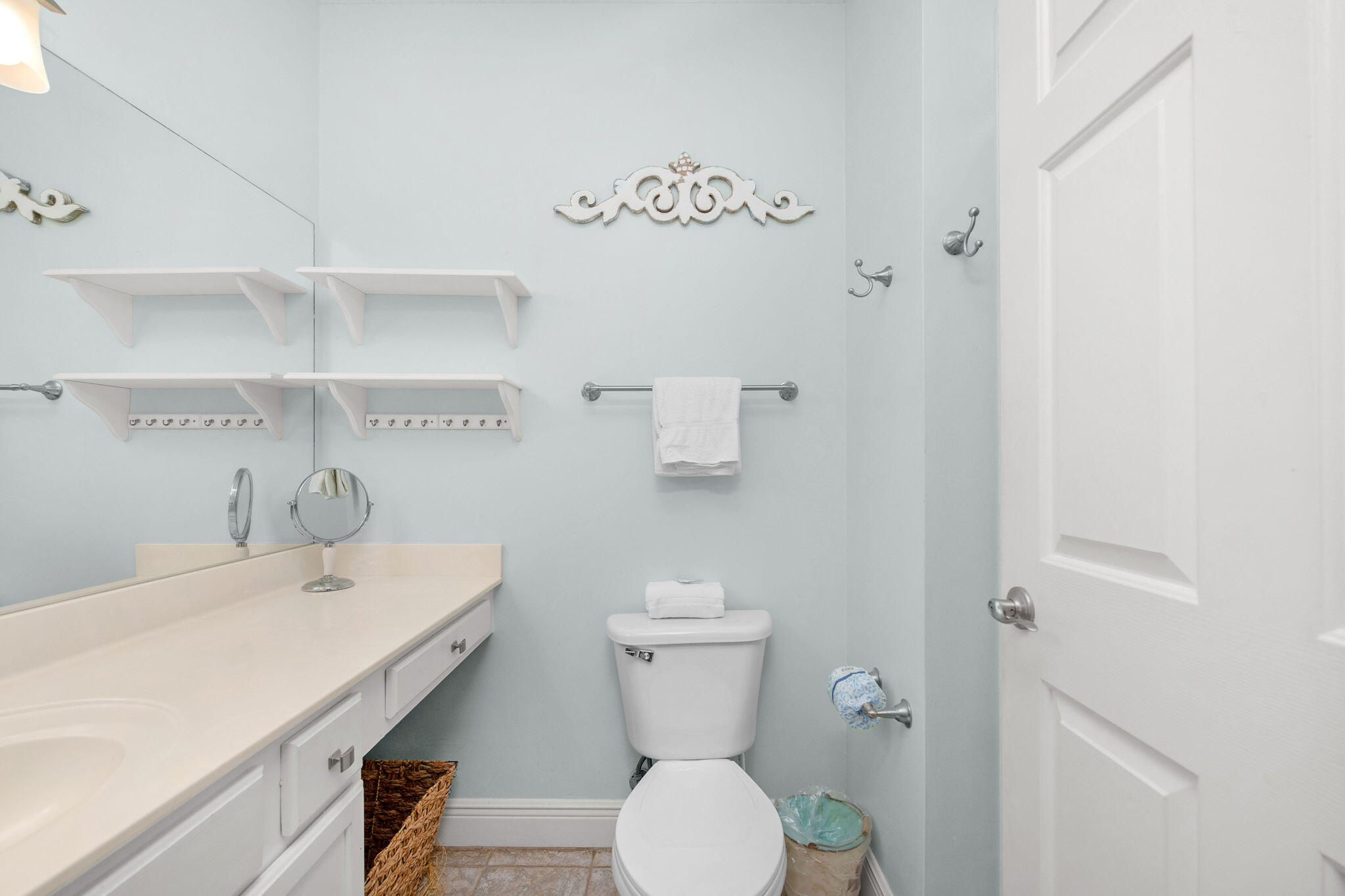 590 Santa Rosa Boulevard, Unit 613 Fort Walton Beach, FL 32548 - Photo 8 of 33 a bathroom with a sink a toilet and a mirror