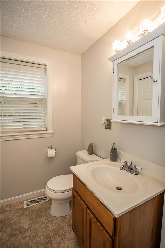 7 Judith Lane Derry, NH 03038 - Photo 17 of 38 Gallery Image 17