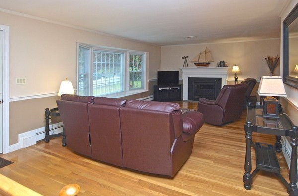 8 Devon Road Norwood, MA 02062 - Photo 4 of 22 Gallery Image 4
