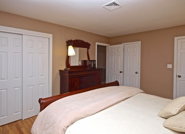 8 Devon Road Norwood, MA 02062 - Photo 9 of 22 Gallery Image 9