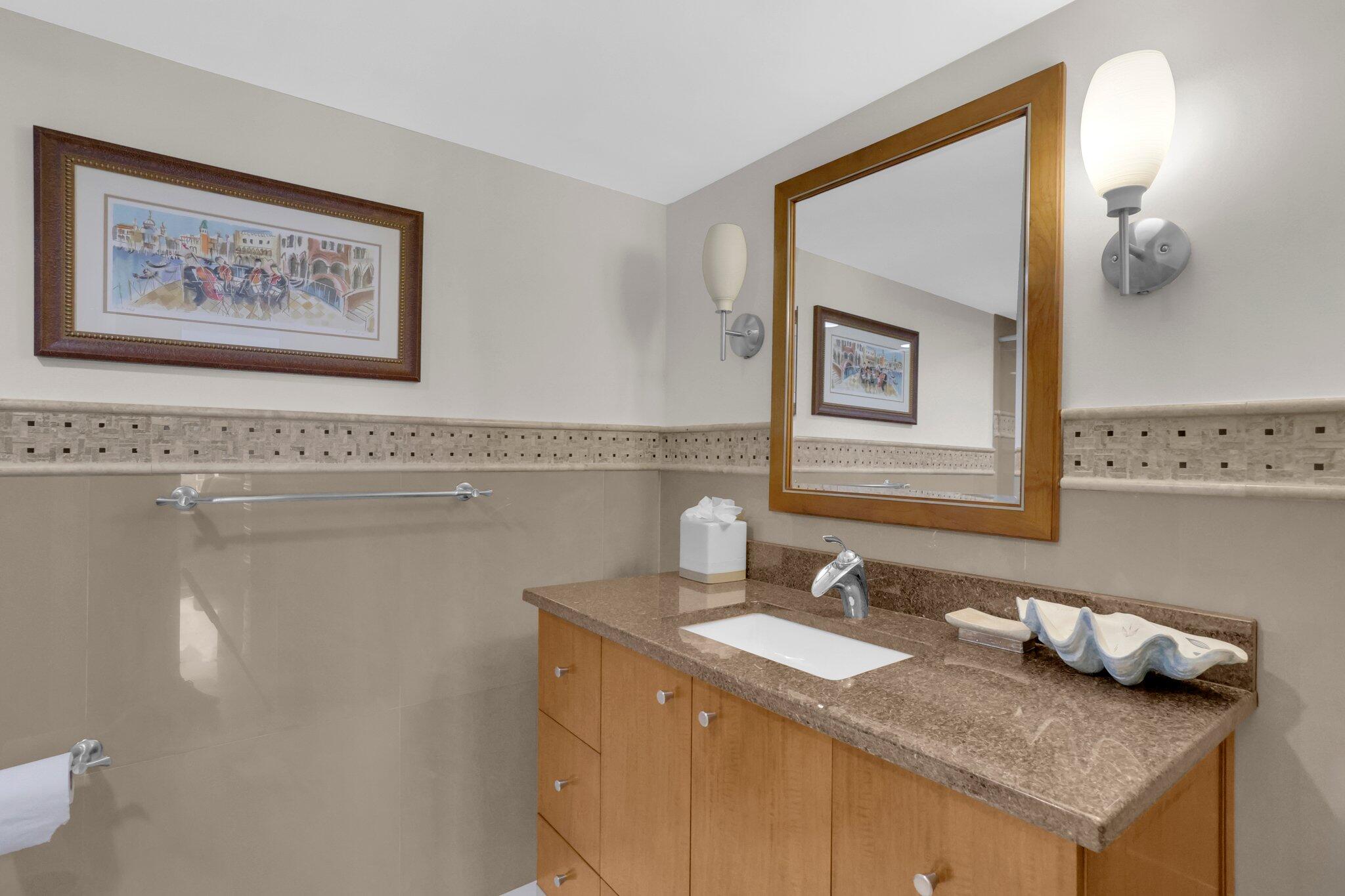 2066 North Ocean Boulevard, Unit 14NW Boca Raton, FL 33431 - Photo 27 of 39 GUEST BATH