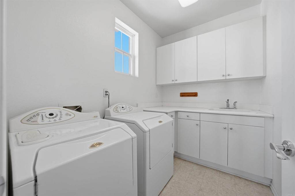 2784 Rambling Vista Road Chula Vista, CA 91915 - Photo 27 of 42 a utility room with dryer and washer