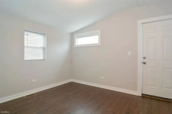 $4,100 | 1922 North Rockwell Street, Unit 2, Chicago, IL 60647