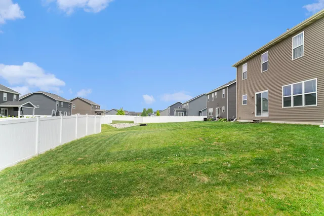 a view of a house with backyard and garden