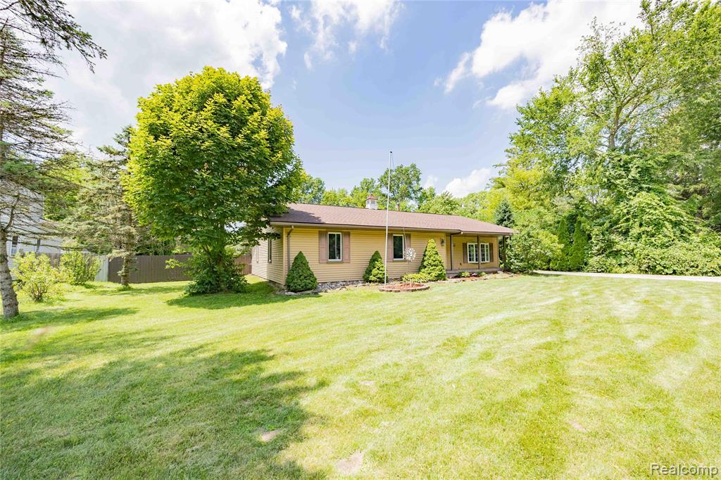 21128 Middlebelt Road New Boston, MI 48164 - Photo 2 of 32