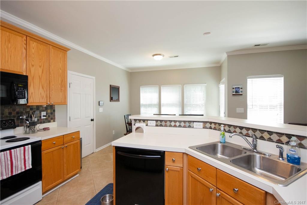 432 St George Road Fort Mill, SC 29708 - Photo 9 of 23 a kitchen with a sink stove and microwave
