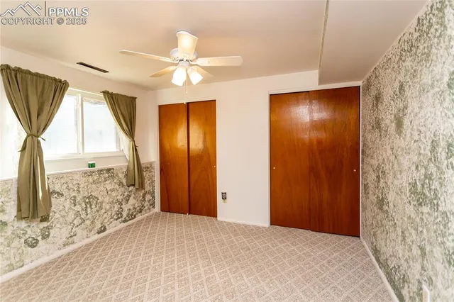 a view of livingroom with hardwood