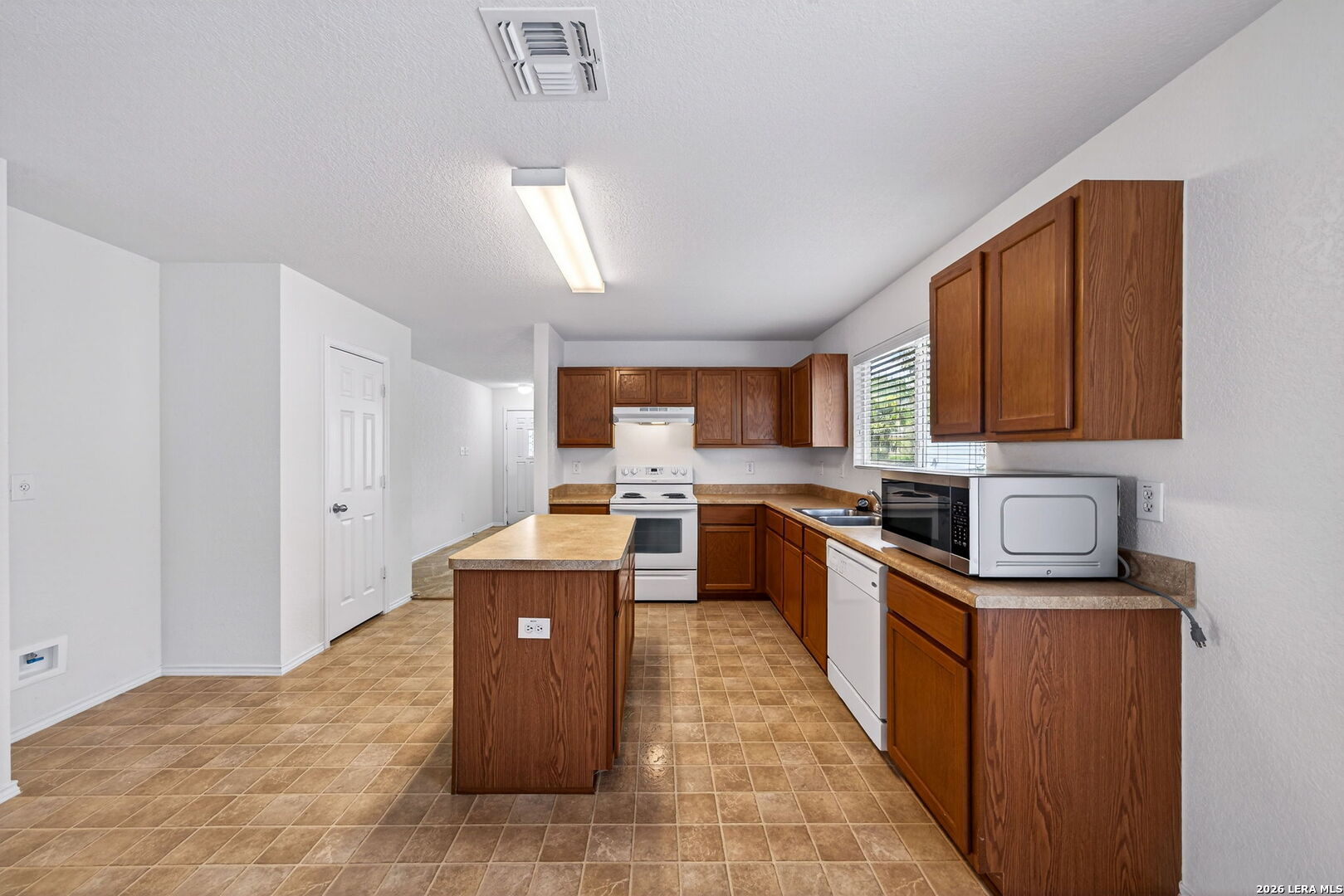 5823 Trent Ranch San Antonio, TX 78249 - Photo 9 of 27