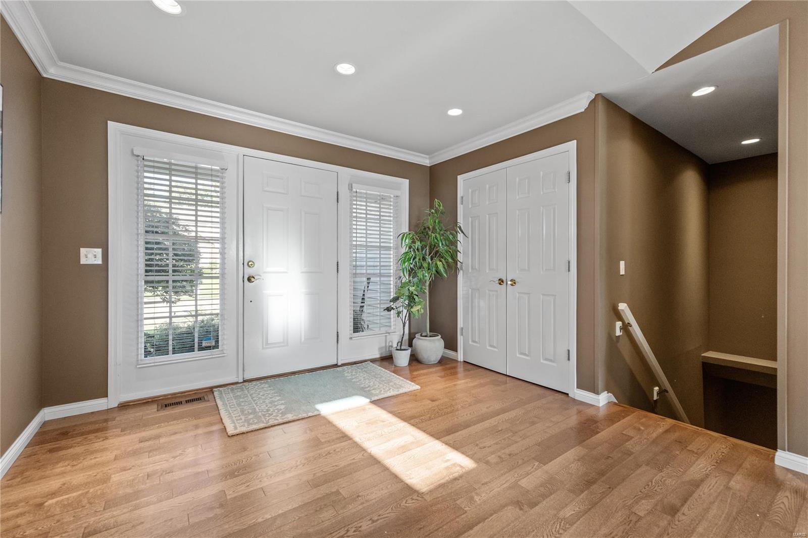 636 Loehr Estates Drive Ballwin, MO 63021 - Photo 3 of 44