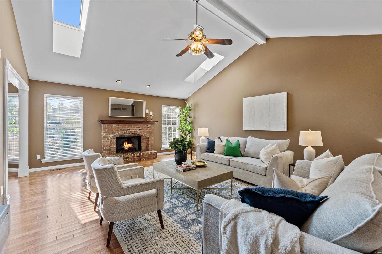 636 Loehr Estates Drive Ballwin, MO 63021 - Photo 4 of 44