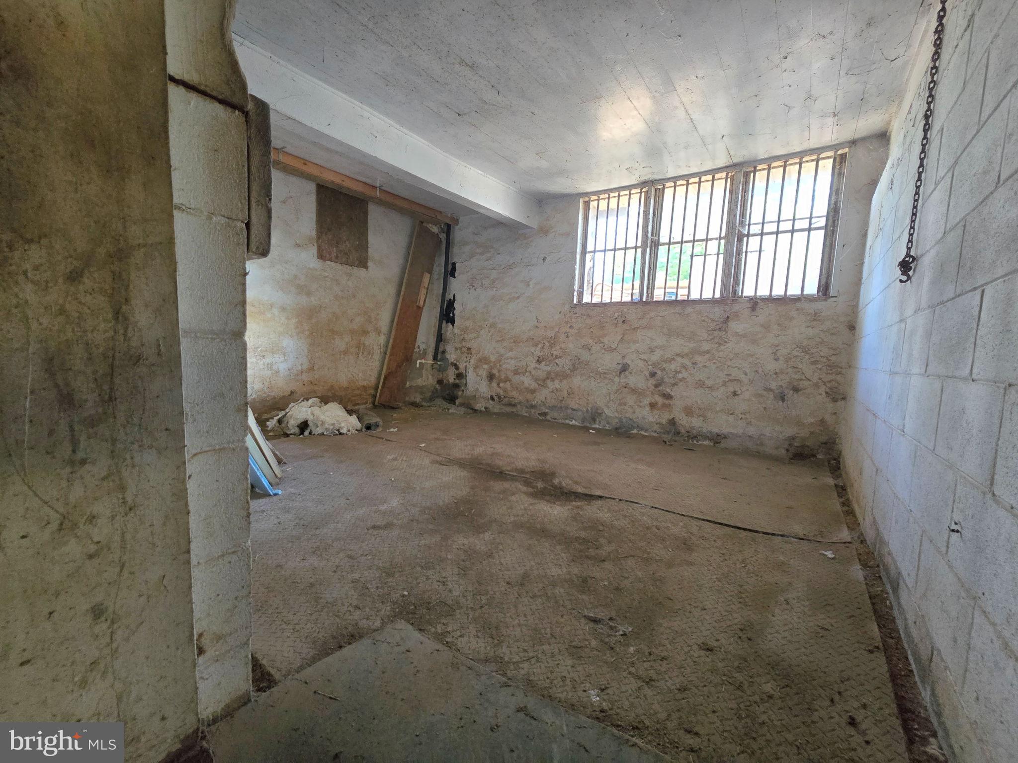 2636 Marston Road New Windsor, MD 21776 - Photo 67 of 107 Stall 2 w/rubber mats