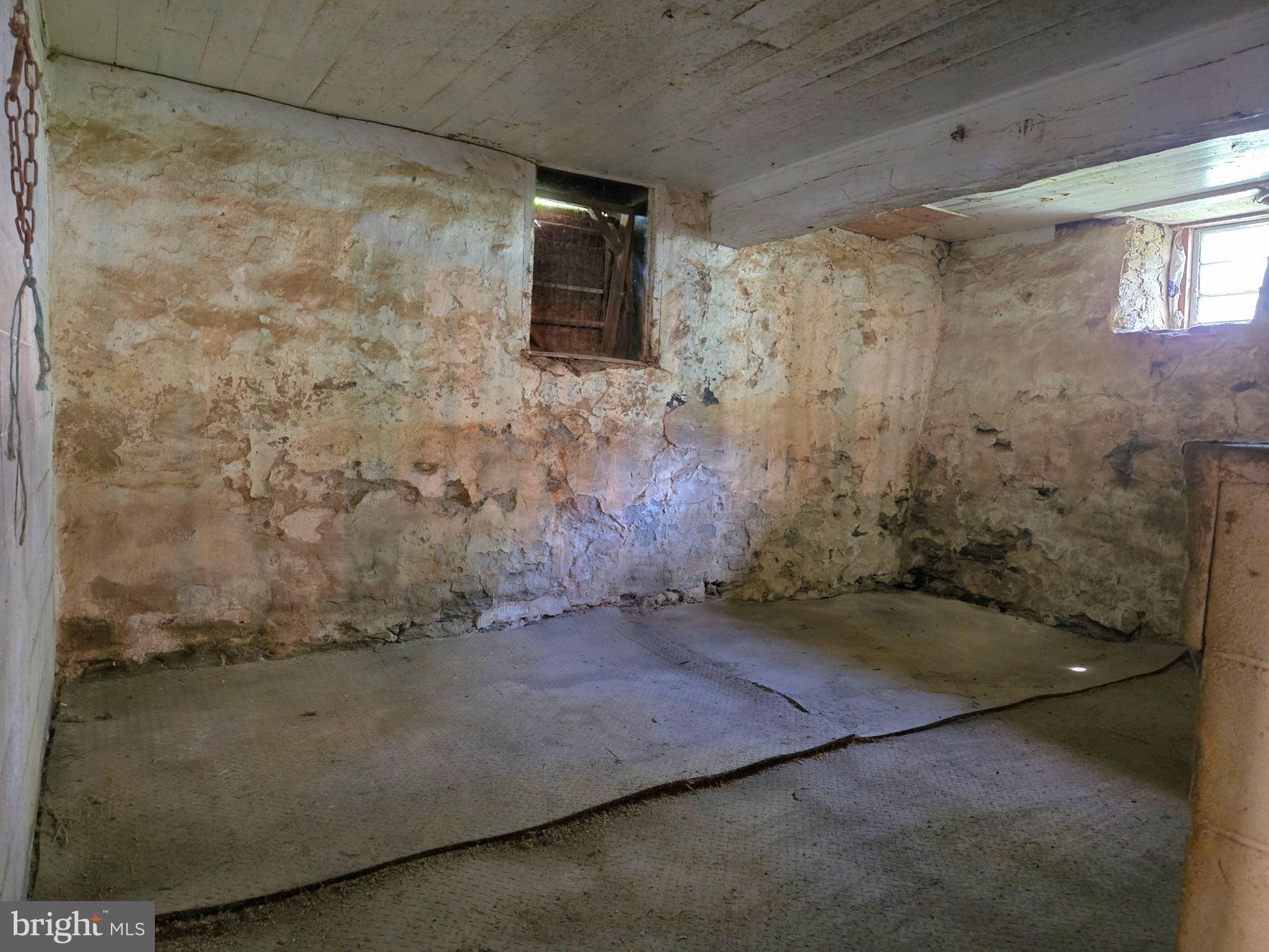 2636 Marston Road New Windsor, MD 21776 - Photo 78 of 107 Stall 6 w/rubber mats