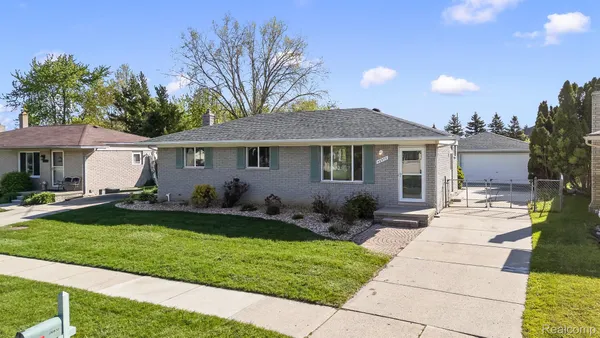 $325,000 | 46972 McKenna Drive, Macomb, MI 48044