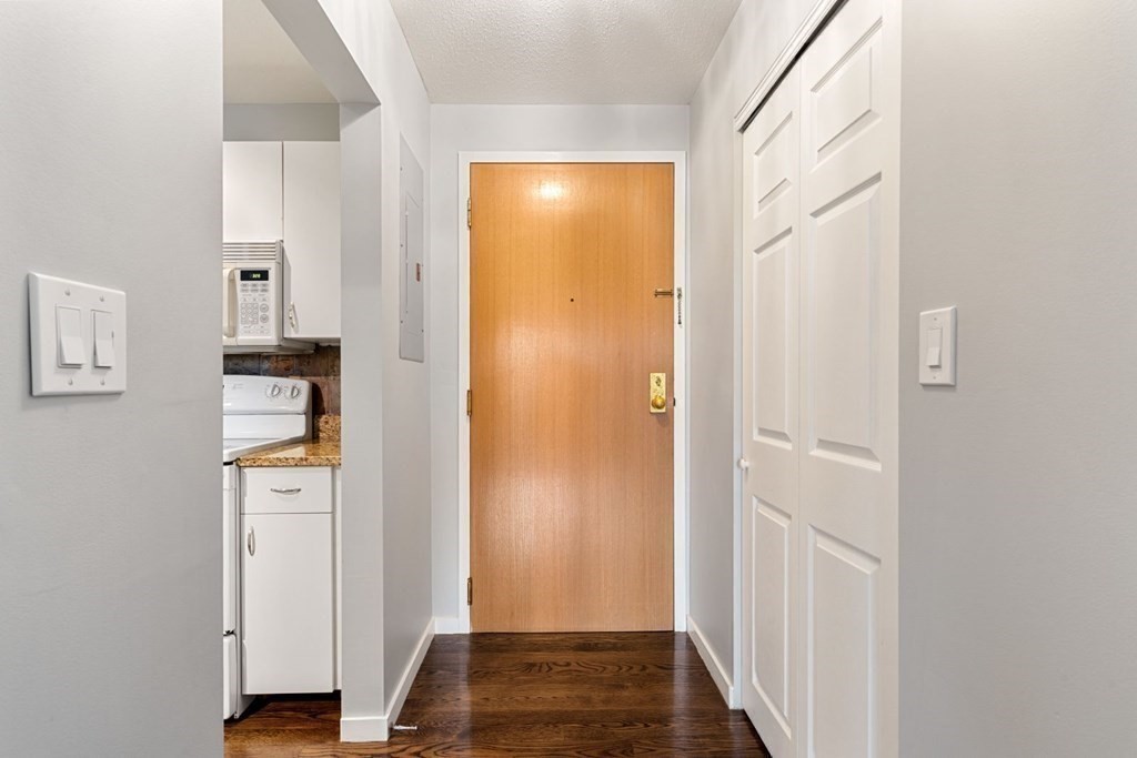 269 Cambridge Road, Unit 201 Woburn, MA 01801 - Photo 9 of 26 Gallery Image 9