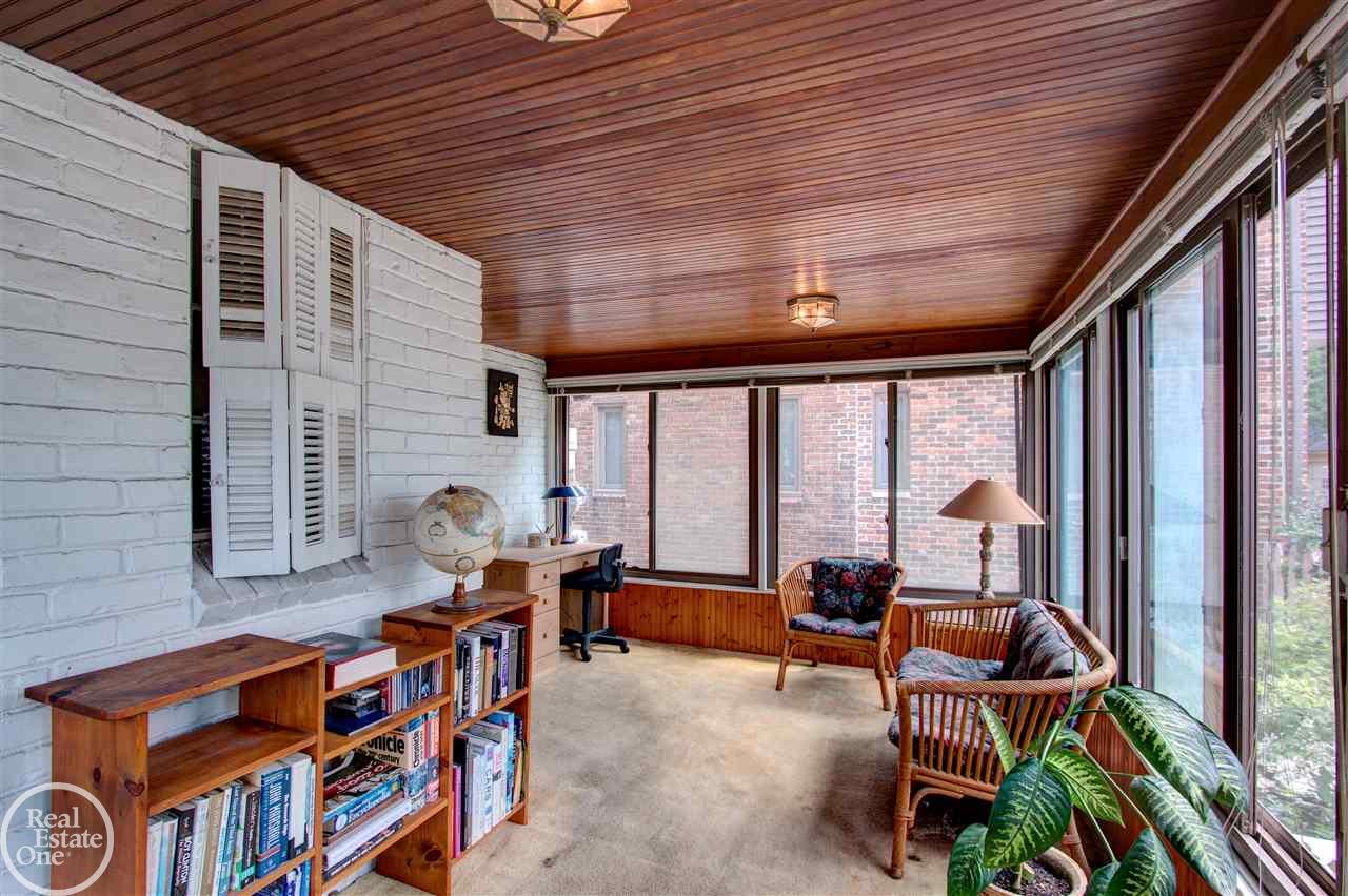 271 Moran Road Grosse Pointe, MI 48236 - Photo 21 of 41 31357289-20.JPG