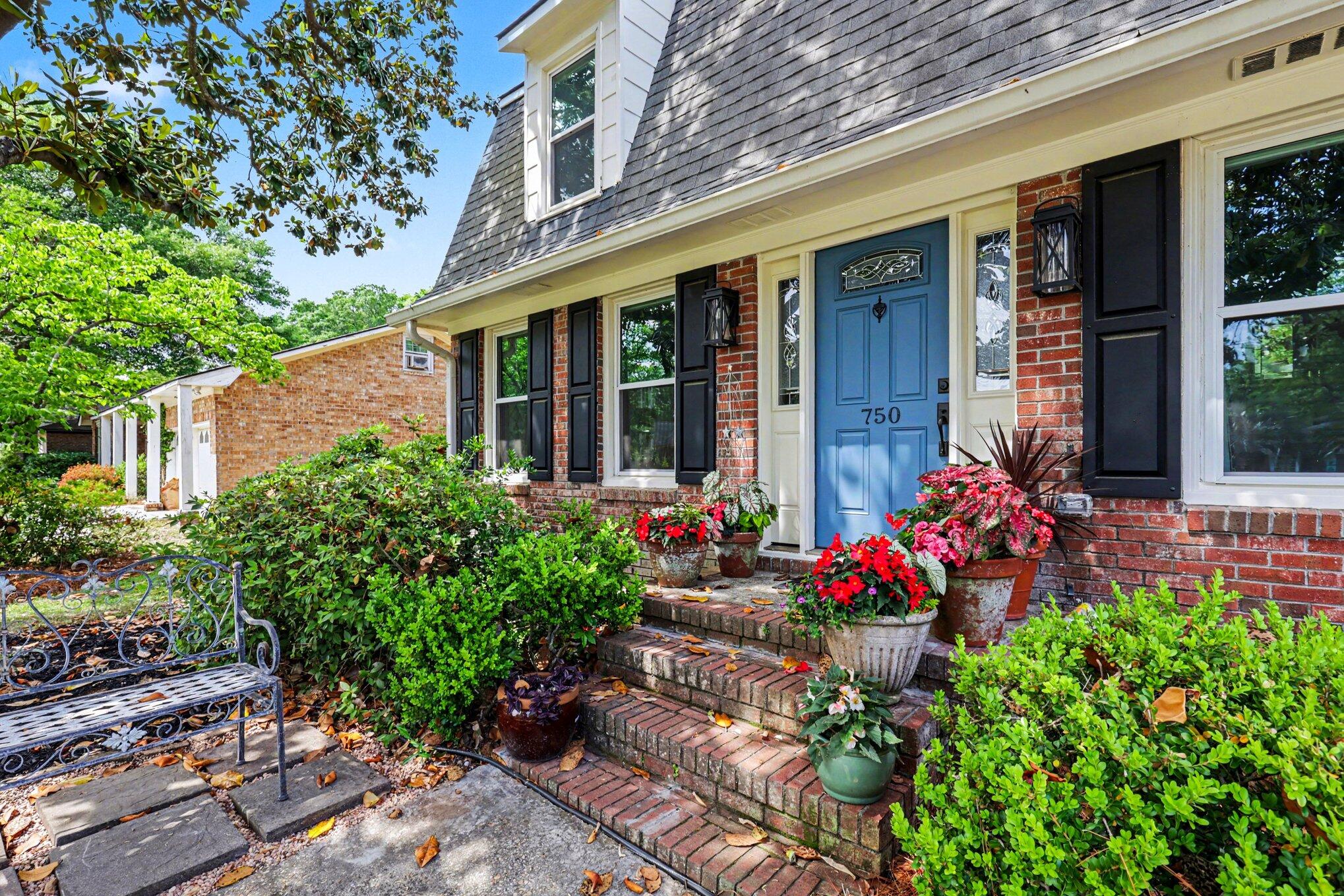 750 Leafwood Road Charleston, SC 29412 - Photo 4 of 37 Gallery Image 4