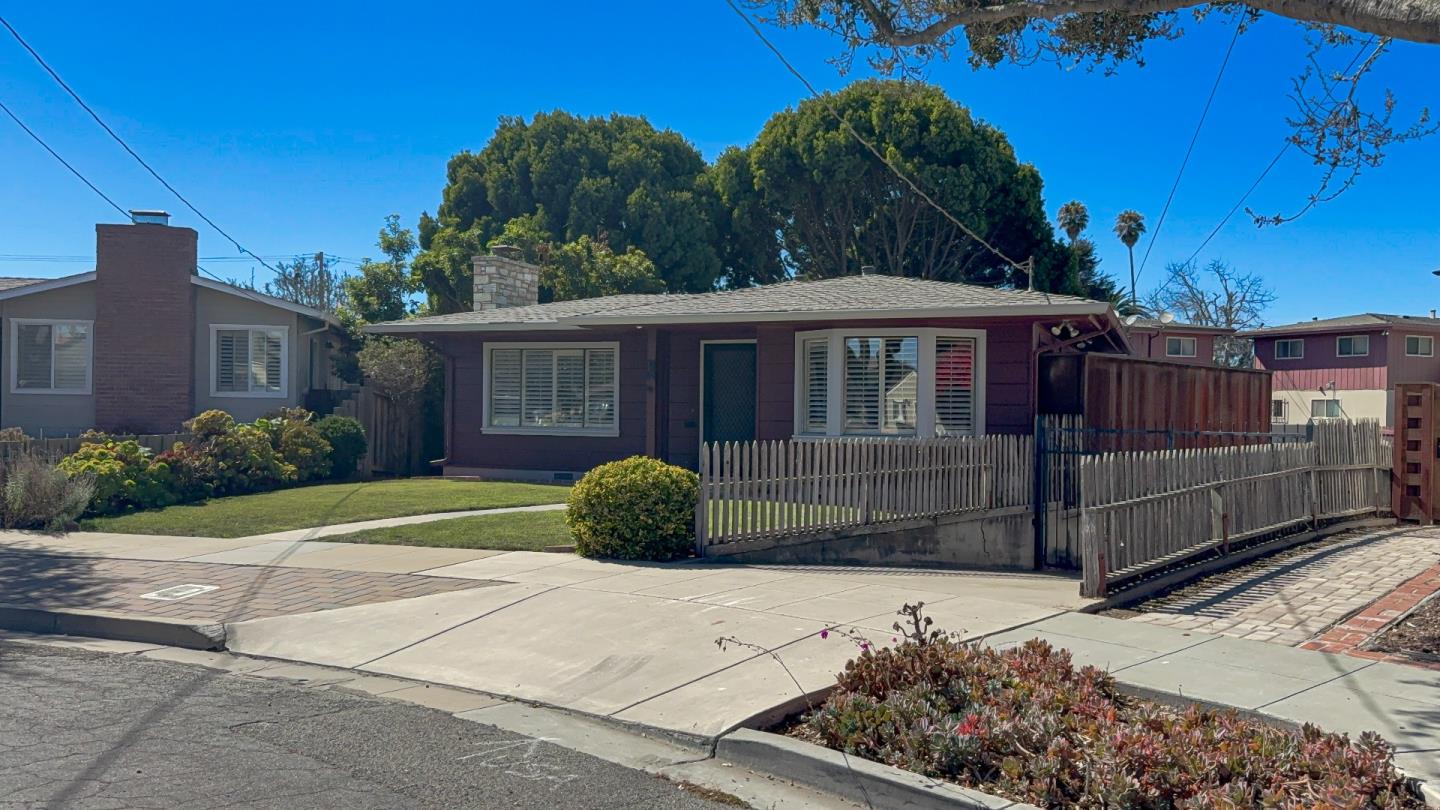 162 Riker Terrace Salinas, CA 93901 - Photo 3 of 47 Gallery Image 3
