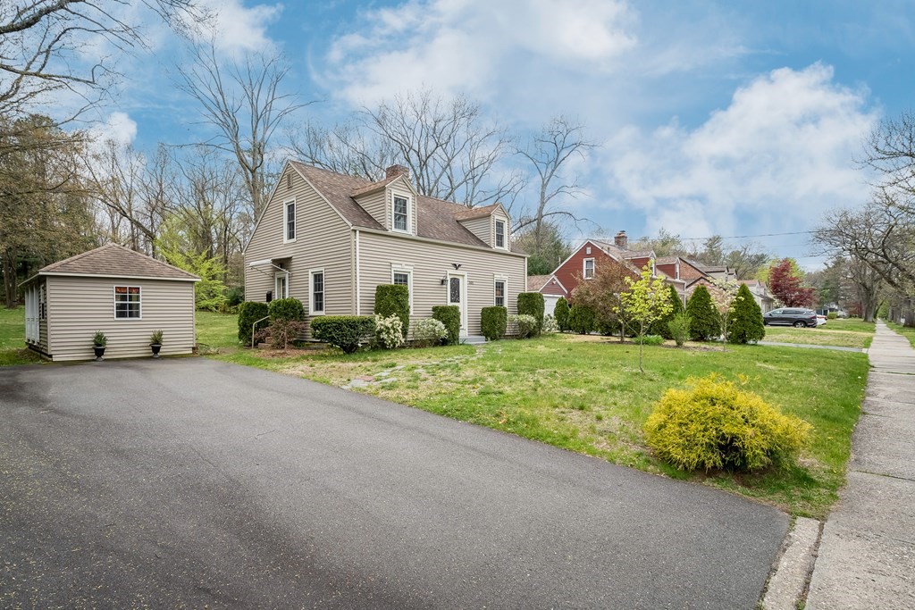 501 Maple Road Longmeadow, MA 01106 - Photo 3 of 33