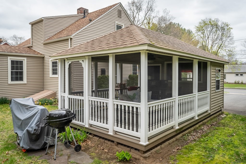 501 Maple Road Longmeadow, MA 01106 - Photo 4 of 33