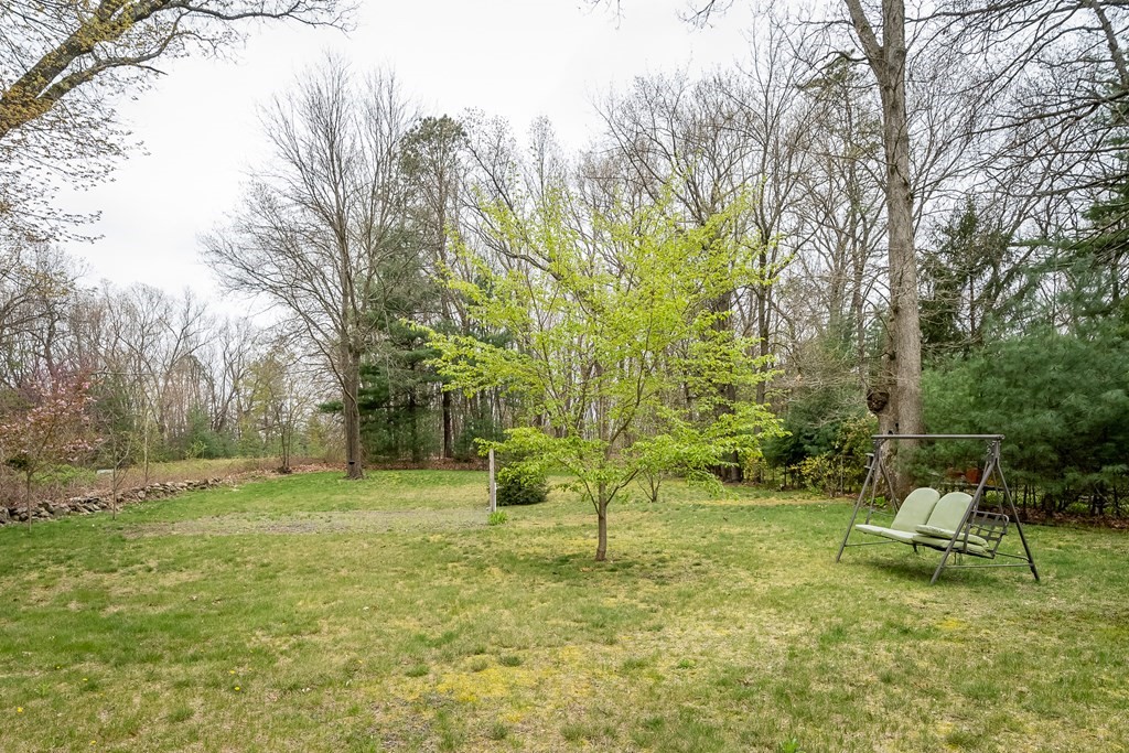 501 Maple Road Longmeadow, MA 01106 - Photo 9 of 33