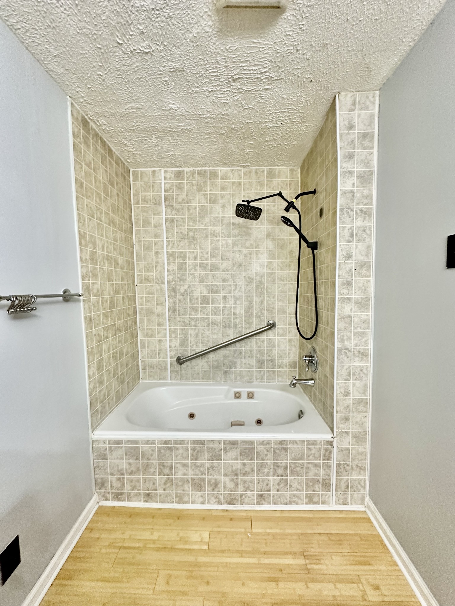 4036 Vernon Creek Road Cunningham, TN 37052 - Photo 10 of 26 a bathroom with a bath tub