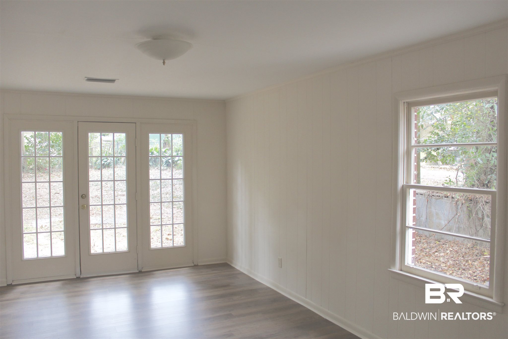 201 Glen Oaks Road Mobile, AL 36608 - Photo 4 of 21 19'X12' DEN WITH LAMINATE FLOORS