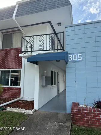 a view of a building entrance