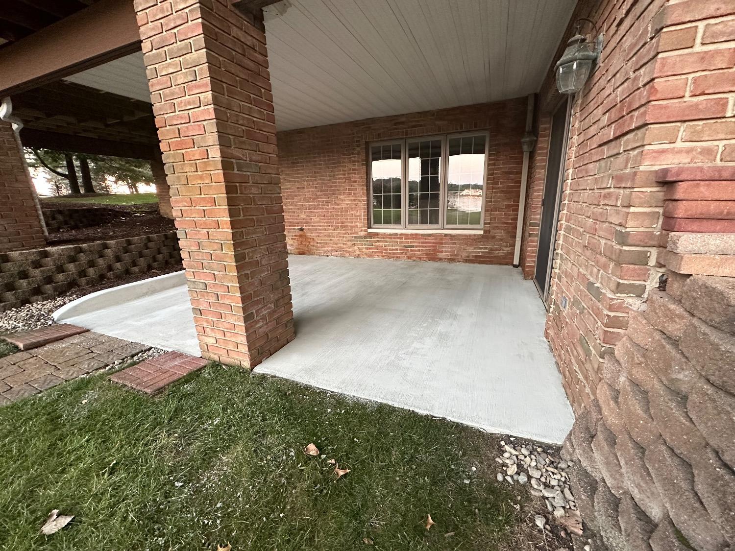 388 Deer Ridge Road Valparaiso, IN 46385 - Photo 33 of 35 an empty room with entrance