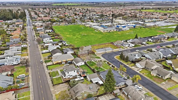 $889,500 | 2117 Vincent Avenue, Hughson, CA 95326
