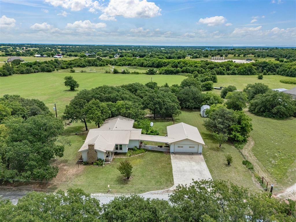 381 Bynum Road Bowie, TX 76230 - Photo 6 of 40