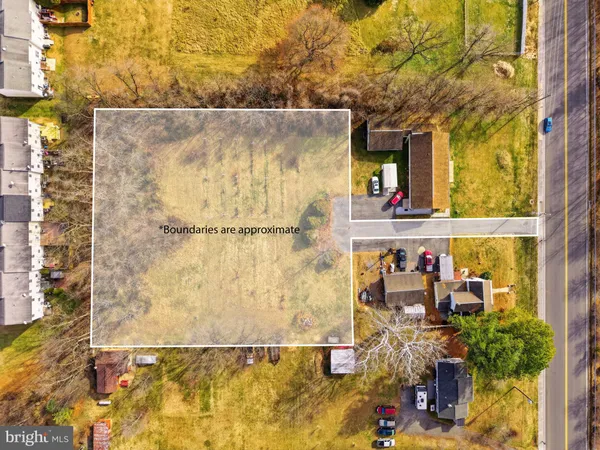 a view of entryway with outdoor area